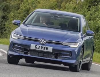 Volkswagen Golf eTSI [UK-spec] '2024–pr.