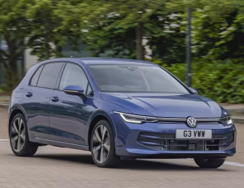 Volkswagen Golf eTSI [UK-spec] '2024–pr.
