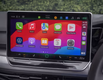 Interior Volkswagen Golf eTSI [UK-spec] '2024–pr.
