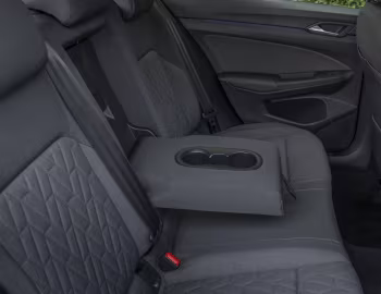 Interior Volkswagen Golf eTSI [UK-spec] '2024–pr.
