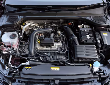 Под капотом Volkswagen Golf eTSI Active [Japan] '2021–24