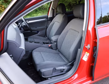 Interior Volkswagen Golf eTSI Active [Japan] '2021–24