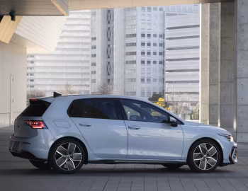 Volkswagen Golf eTSI R-Line [Japan] '2024–pr.