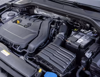 Bajo el capó Volkswagen Golf eTSI R-Line [Worldwide] '2020–24