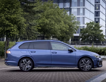 Volkswagen Golf eTSI R-Line Estate [UK-spec] '2024–pr.