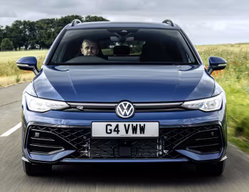 Volkswagen Golf eTSI R-Line Estate [UK-spec] '2024–pr.