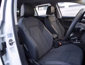Interior Volkswagen Golf eTSI Style [Japan] '2024–pr.