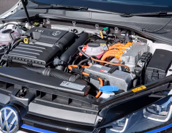 Bajo el capó Volkswagen Golf GTE [UK-spec] (Typ 5G) '2015–17
