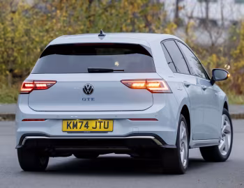 Volkswagen Golf GTE [UK-spec] '2024–pr.