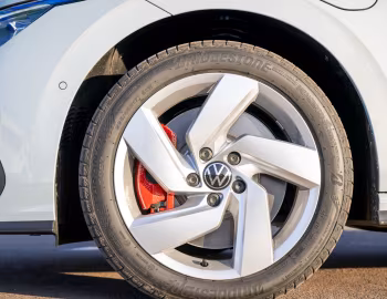 Volkswagen Golf GTE [UK-spec] '2024–pr.