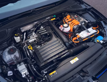 Bajo el capó Volkswagen Golf GTE [UK-spec] '2020–pr.