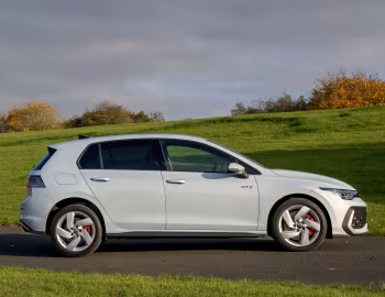 Volkswagen Golf GTE [UK-spec] '2024–pr.