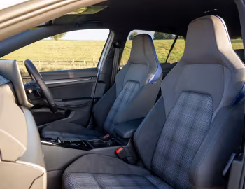 Interior Volkswagen Golf GTE [UK-spec] '2024–pr.