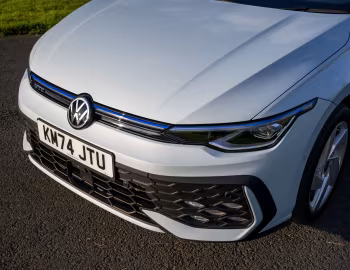 Volkswagen Golf GTE [UK-spec] '2024–pr.