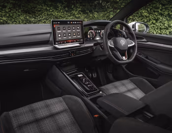 Interior Volkswagen Golf GTI [UK-spec] '2024–pr.