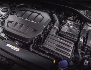Bajo el capó Volkswagen Golf GTI [UK-spec] '2024–pr.