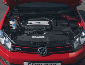 Bajo el capó Volkswagen Golf GTI 3-door [UK-spec] (Typ 5K) '2009–13
