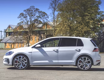 Volkswagen Golf GTI Performance 5-door [UK-spec] (Typ 5G) '2017–20
