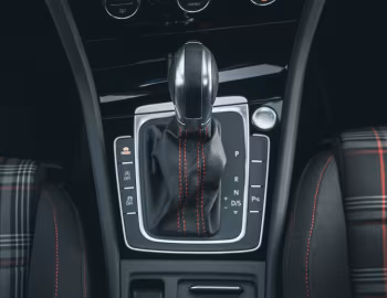 Интерьер Volkswagen Golf GTI Performance 5-door [UK-spec] (Typ 5G) '2017–20