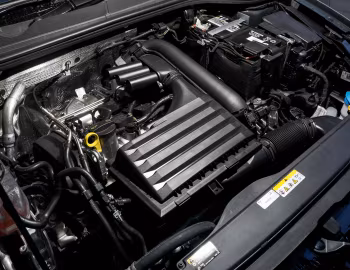 Bajo el capó Volkswagen Golf R-Line [Australia] '2021–pr.