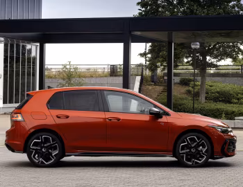 Volkswagen Golf R-Line [UK-spec] '2024–pr.
