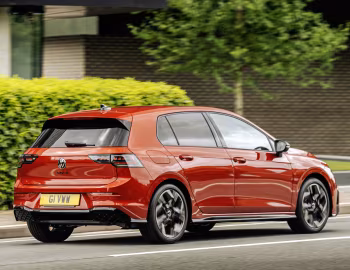 Volkswagen Golf R-Line [UK-spec] '2024–pr.