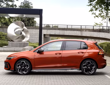 Volkswagen Golf R-Line [UK-spec] '2024–pr.