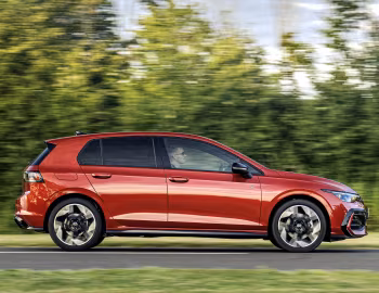 Volkswagen Golf R-Line [UK-spec] '2024–pr.