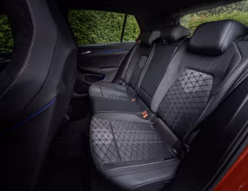 Interior Volkswagen Golf R-Line [UK-spec] '2024–pr.