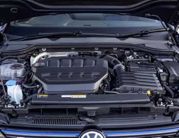 Bajo el capó Volkswagen Golf R [UK-spec] '2024–pr.
