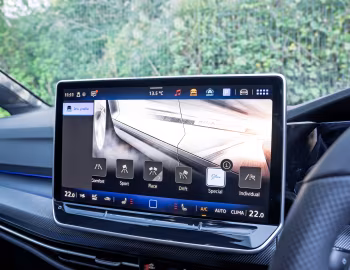 Interior Volkswagen Golf R [UK-spec] '2024–pr.