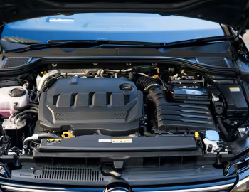 Bajo el capó Volkswagen Golf TDI R-Line [Japan] '2024–pr.