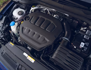 Bajo el capó Volkswagen Golf R [UK-spec] '2021–pr.