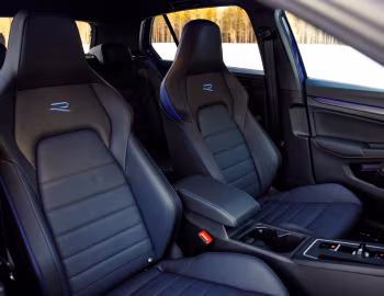 Интерьер Volkswagen Golf R [Worldwide] '2020–24
