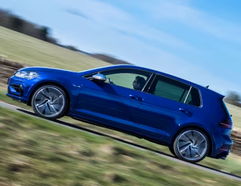 Volkswagen Golf R 5-door [UK-spec] (Typ 5G) '2017–20