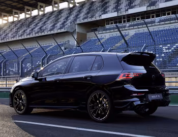 Volkswagen Golf R "Black Edition" [Worldwide] '2024–pr.