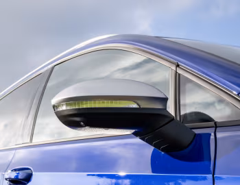 Volkswagen Golf R Estate [UK-spec] '2024–pr.