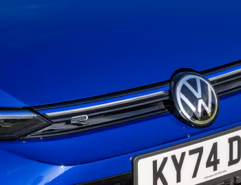 Volkswagen Golf R Estate [UK-spec] '2024–pr.