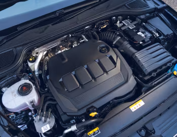 Bajo el capó Volkswagen Golf Style Estate [UK-spec] '2021–24
