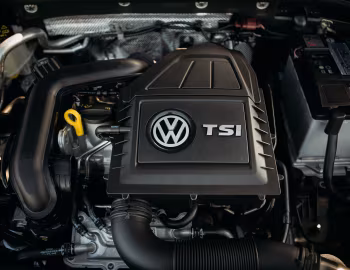 Bajo el capó Volkswagen Golf TSI 5-door [Ireland] (Typ 5G) '2017–20