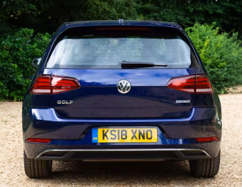 Volkswagen Golf TSI BlueMotion 5-door [UK-spec] (Typ 5G) '2018–20