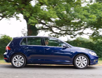 Volkswagen Golf TSI BlueMotion 5-door [UK-spec] (Typ 5G) '2018–20