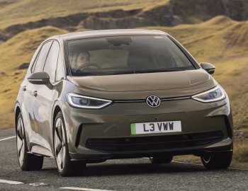 Volkswagen ID.3 Pro [UK-spec] '2023–pr.