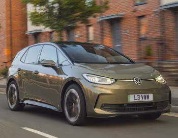 Volkswagen ID.3 Pro [UK-spec] '2023–pr.