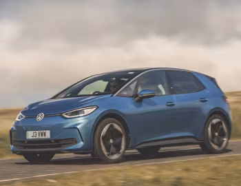 Volkswagen ID.3 Pro [UK-spec] '2023–pr.
