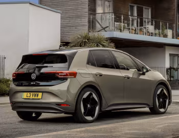 Volkswagen ID.3 Pro [UK-spec] '2023–pr.