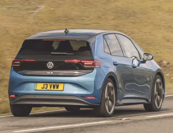 Volkswagen ID.3 Pro [UK-spec] '2023–pr.