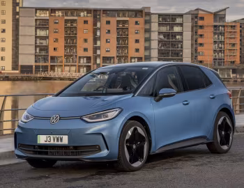Volkswagen ID.3 Pro [UK-spec] '2023–pr.