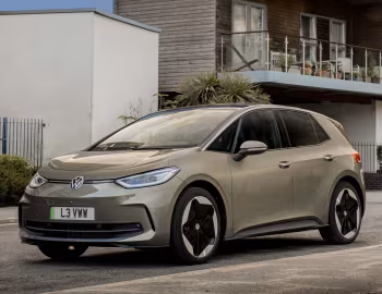 Volkswagen ID.3 Pro [UK-spec] '2023–pr.