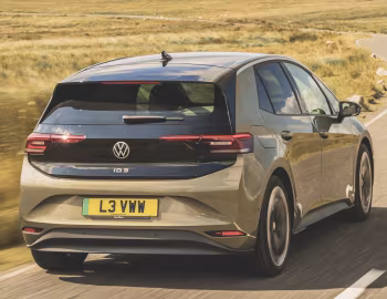 Volkswagen ID.3 Pro [UK-spec] '2023–pr.